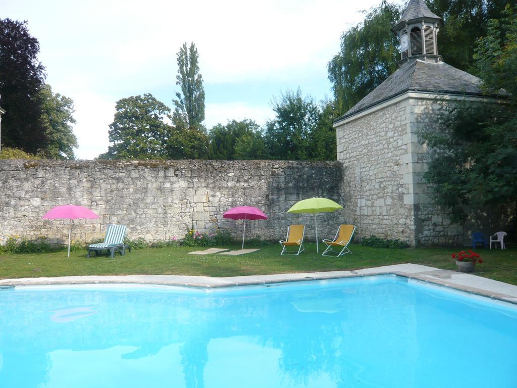 Les Longchamps Bed and Breakfast Neuillé Esterno foto