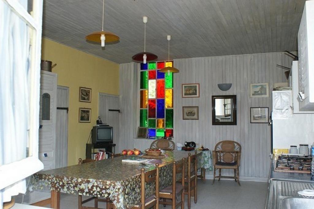Les Longchamps Bed and Breakfast Neuillé Esterno foto