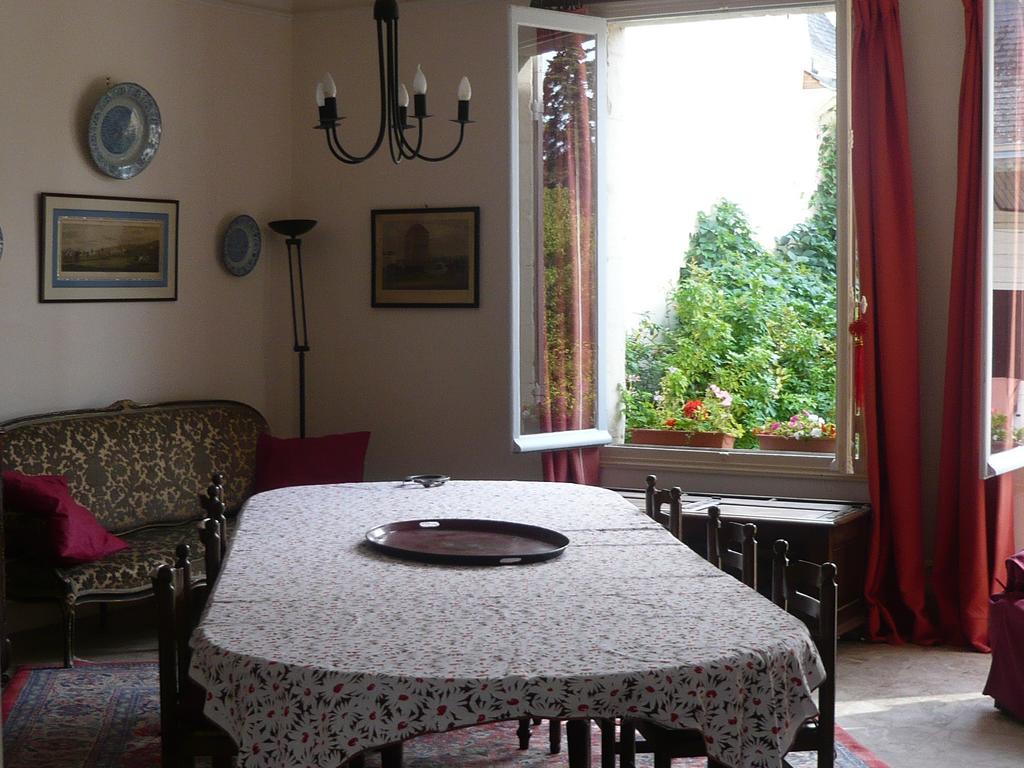 Les Longchamps Bed and Breakfast Neuillé Esterno foto