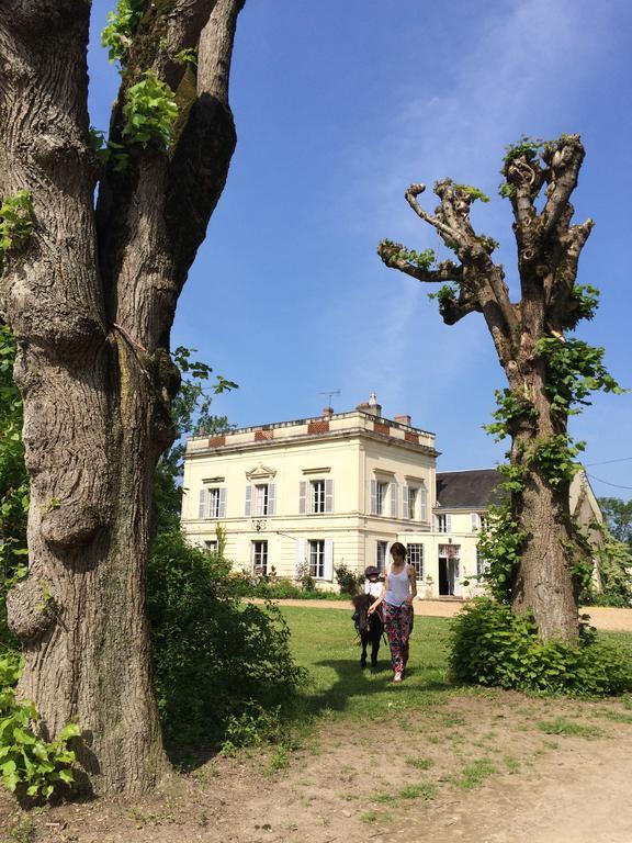 Les Longchamps Bed and Breakfast Neuillé Esterno foto