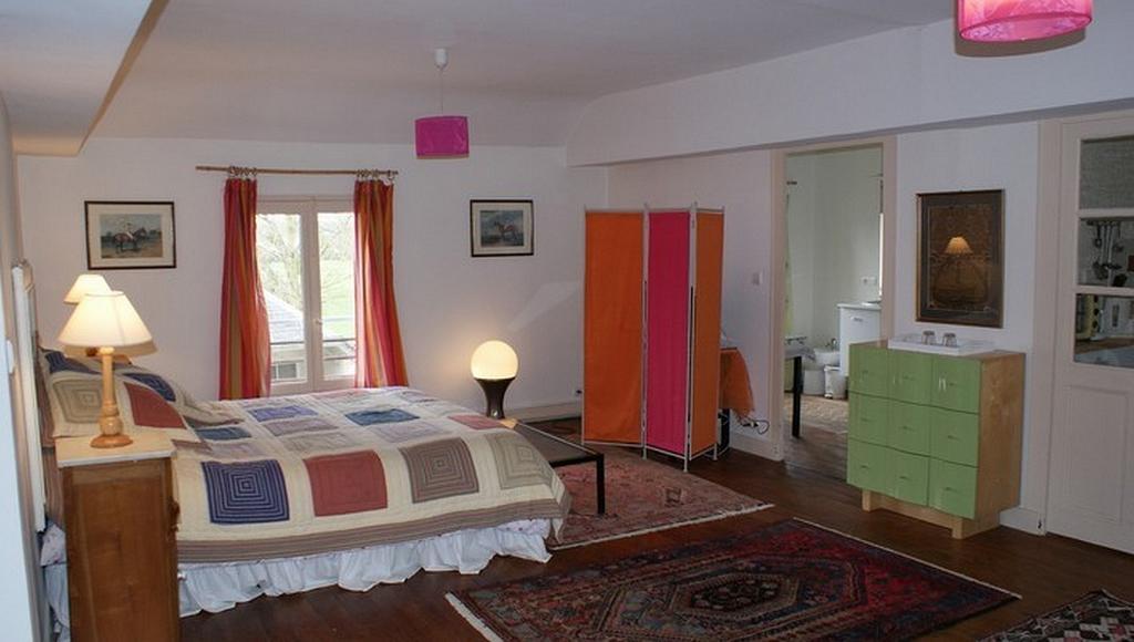 Les Longchamps Bed and Breakfast Neuillé Esterno foto