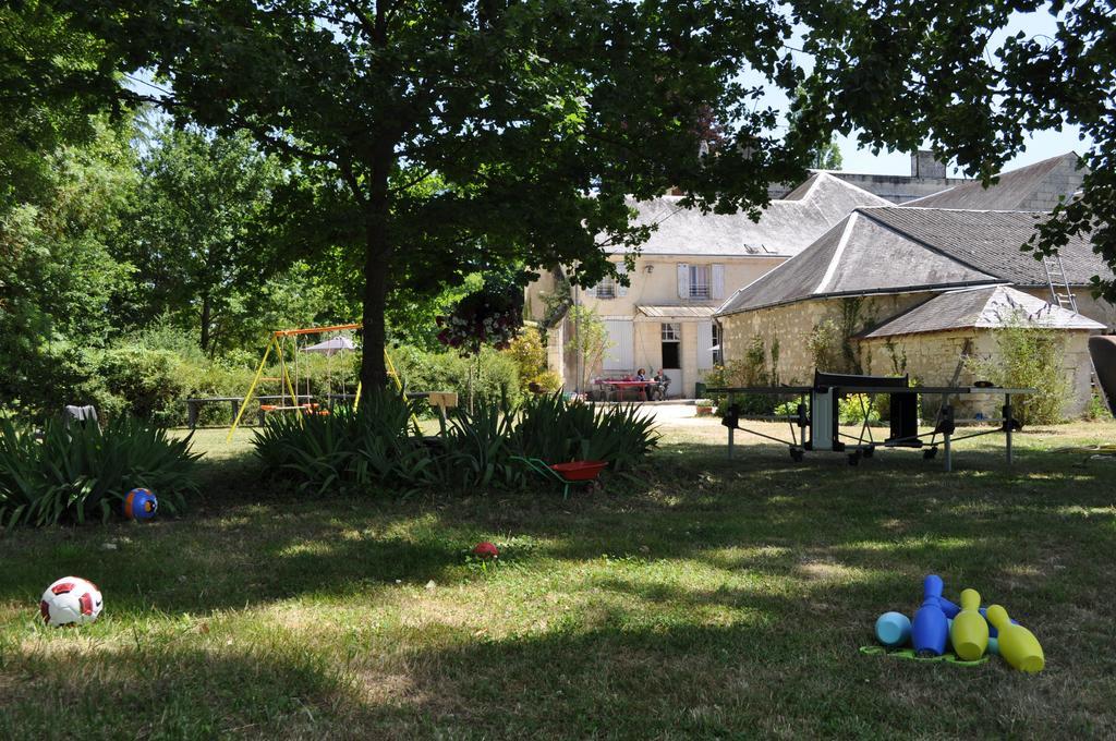 Les Longchamps Bed and Breakfast Neuillé Esterno foto