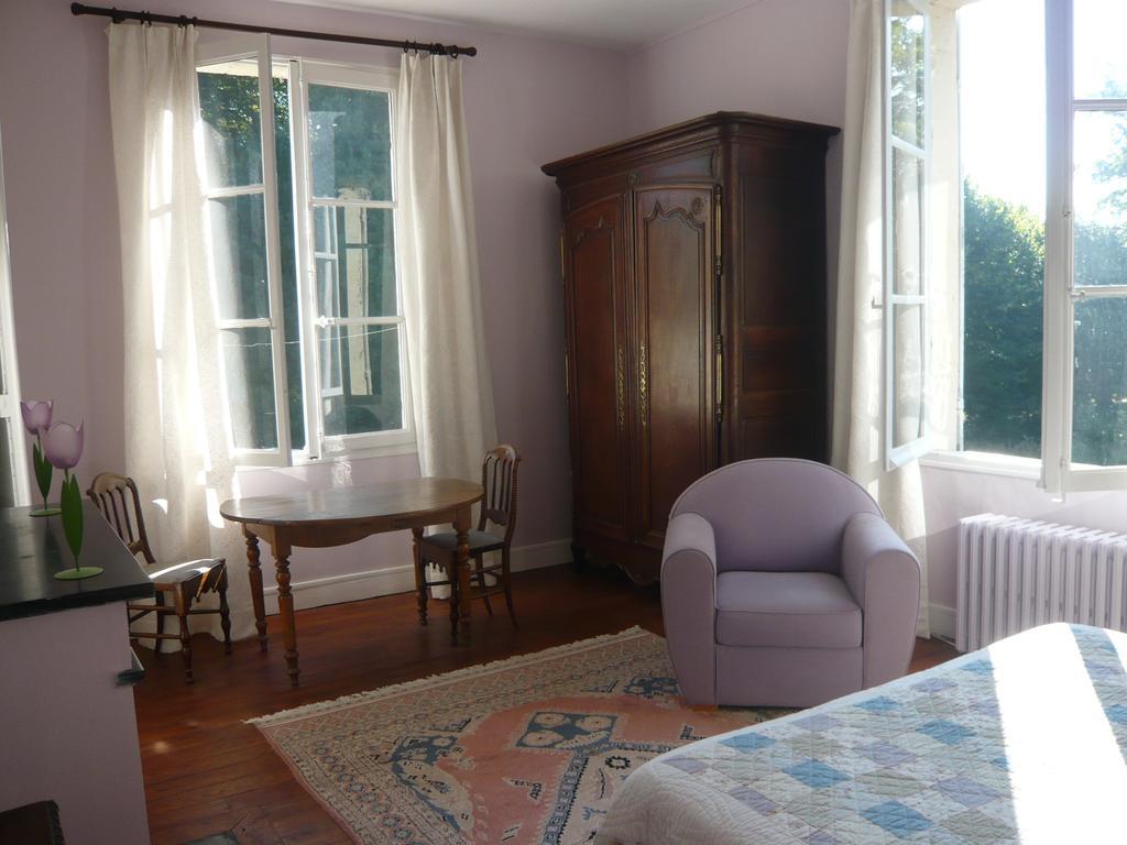 Les Longchamps Bed and Breakfast Neuillé Esterno foto