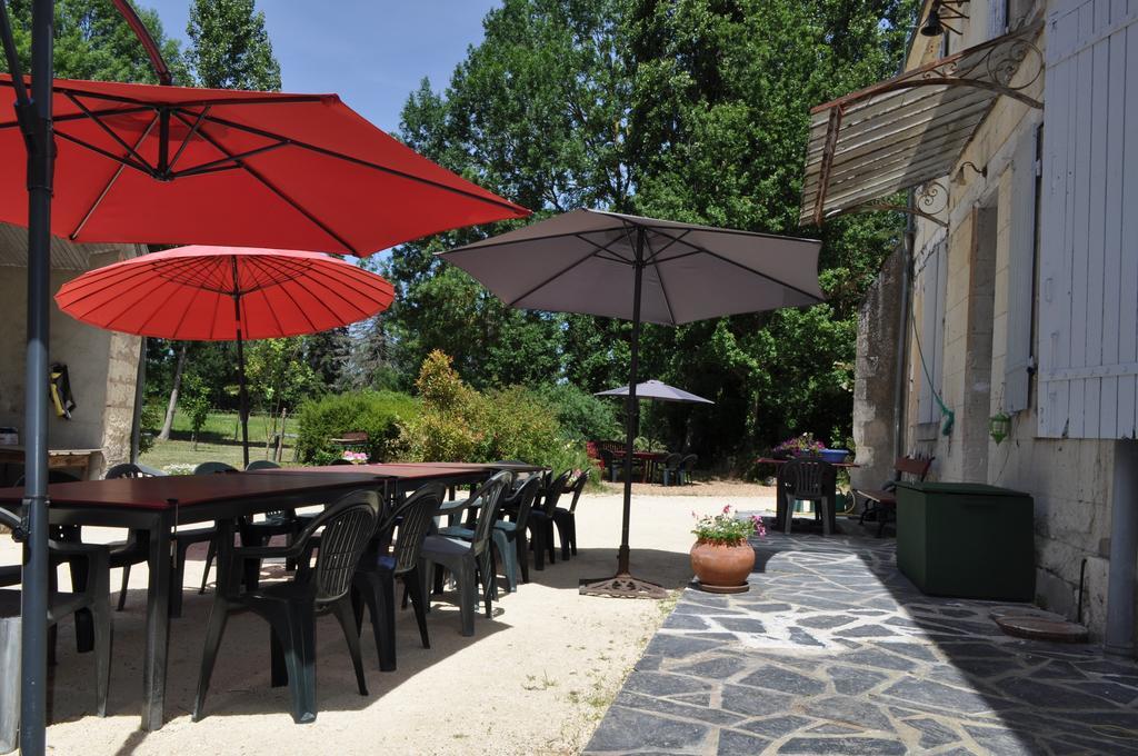 Les Longchamps Bed and Breakfast Neuillé Esterno foto
