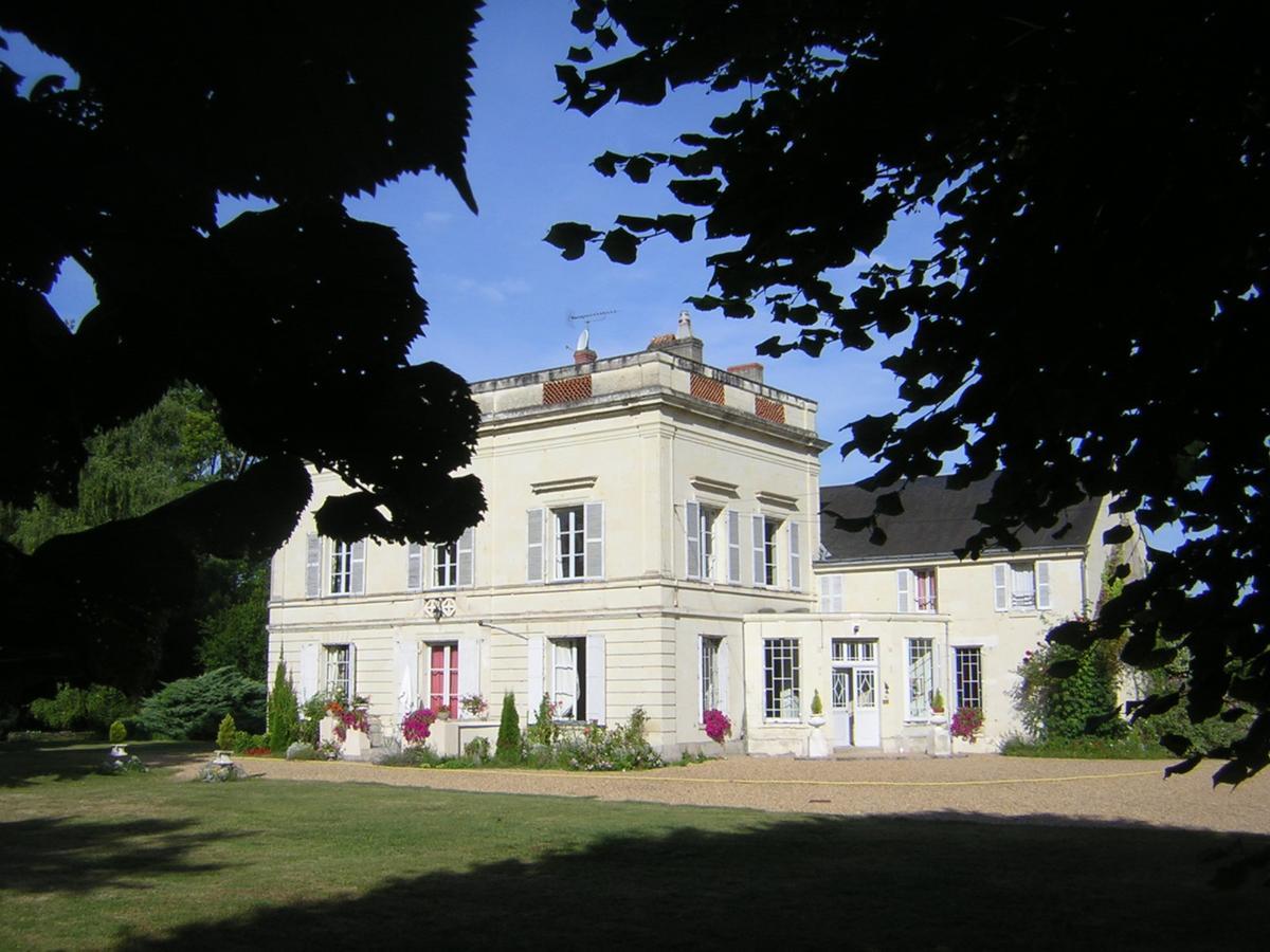 Les Longchamps Bed and Breakfast Neuillé Esterno foto